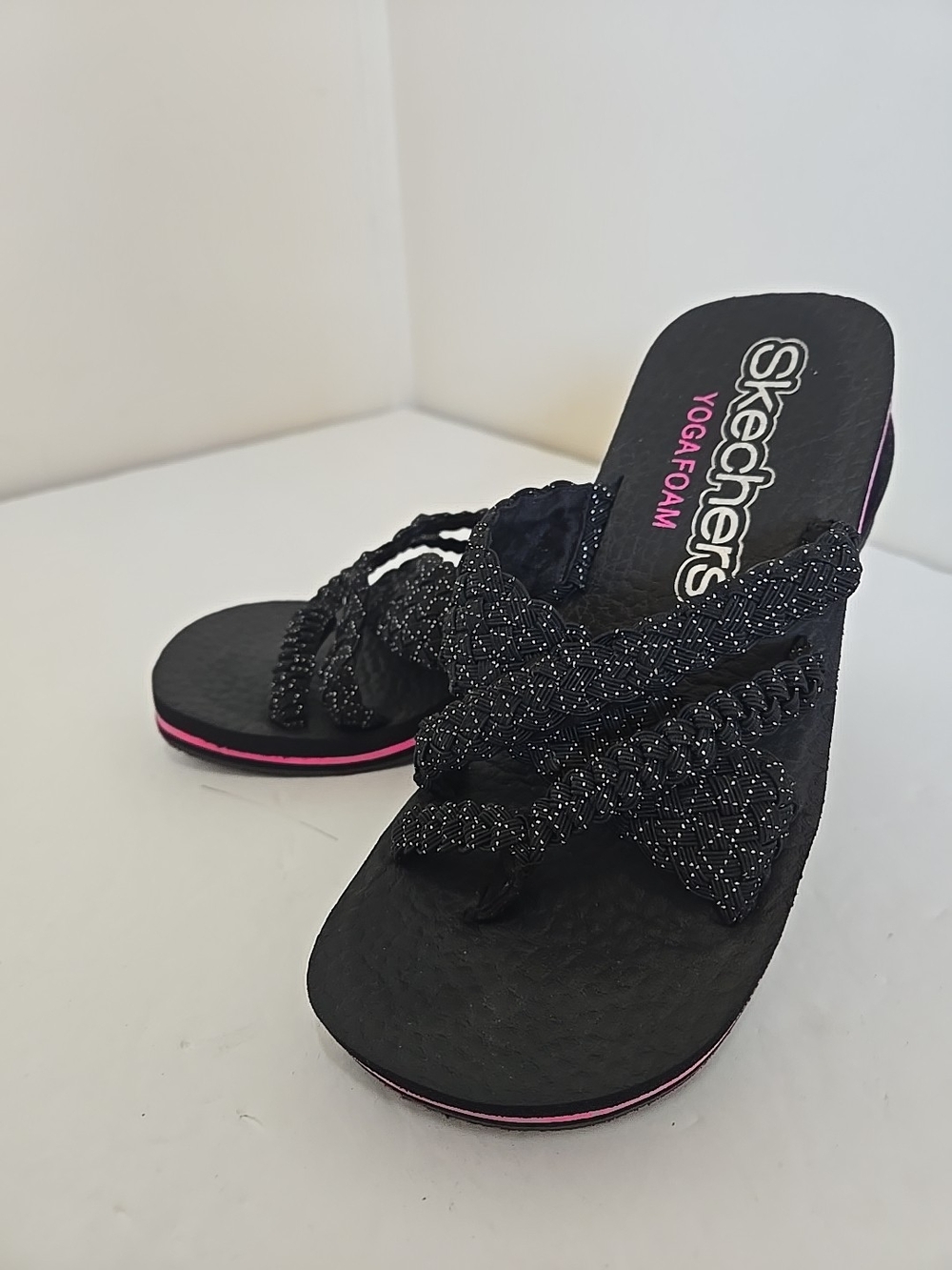 Skechers Black Braided Yoga Foam Slide Sandals with Pink Trim 6 In Great Cond.